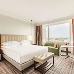 Hilton מלון